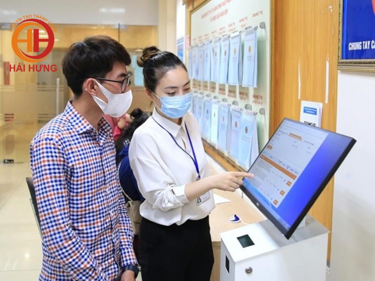 Các thao tác trên kiosk lấy số tự động rất đơn giản, dễ thực hiện