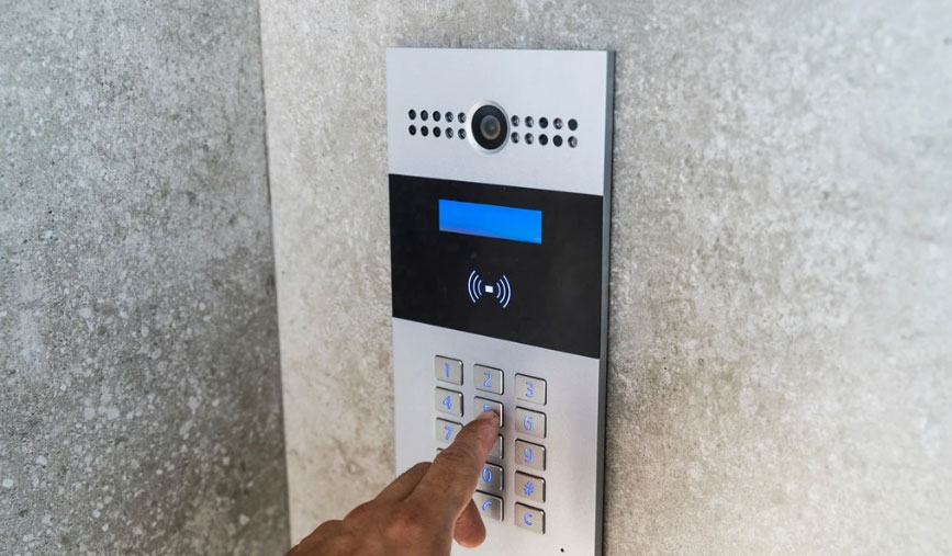 Hệ thống INtercom giúp kiểm soát ra vào tòa nhà