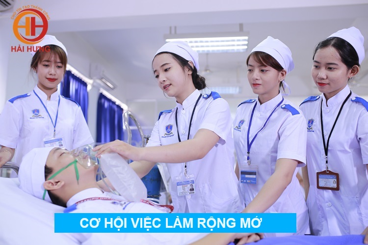 Học Y tá - Điều dưỡng có cơ hội nghề nghiệp rộng mở với mức lương và phụ cấp ngày càng được cải thiện
