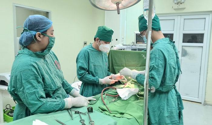 Tập hợp mọi nguồn lực tốt nhất của bệnh viện để có thể cứu sống nạn nhân